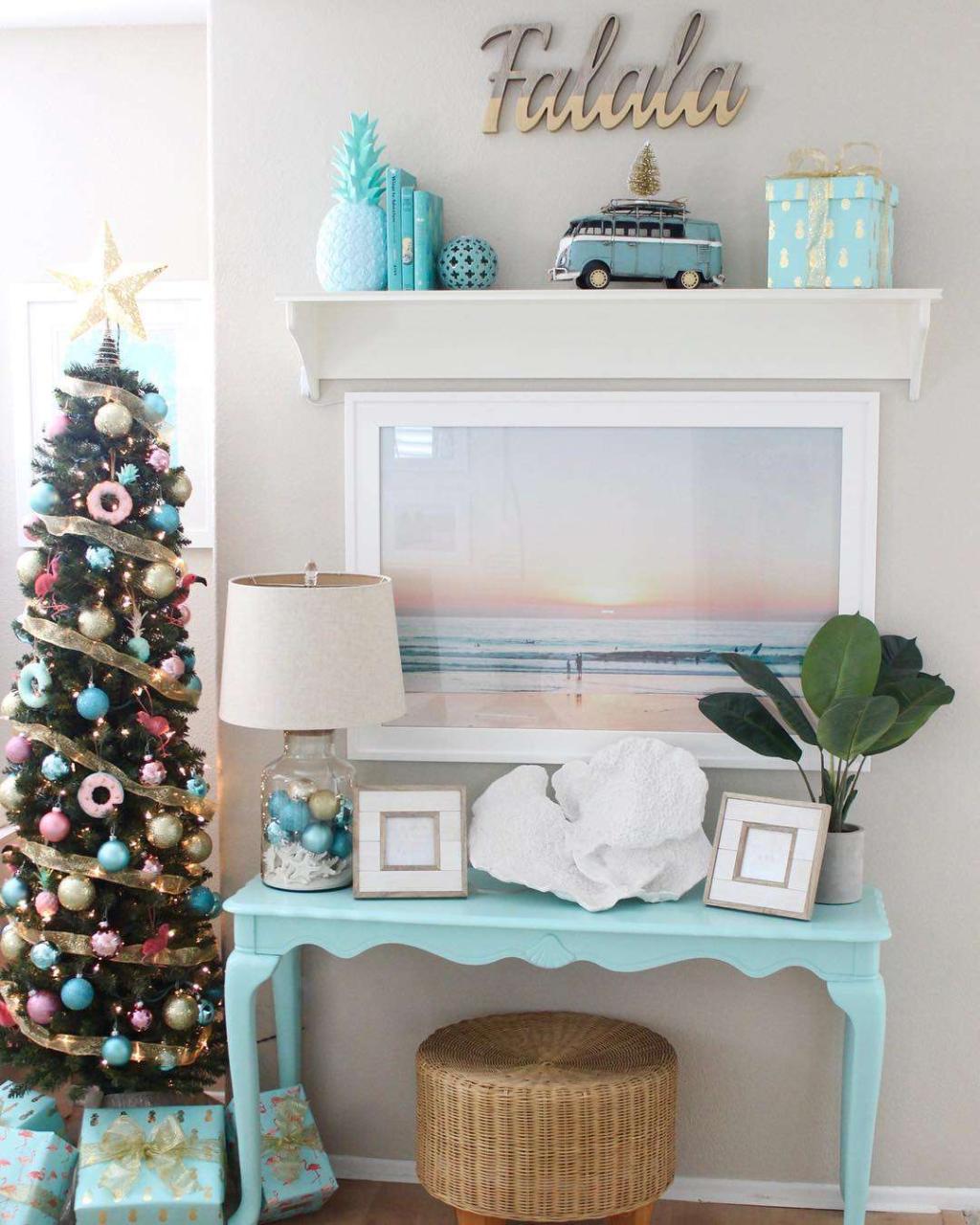 christmas beach house decor 11 Chic Beach Christmas Decorating Ideas