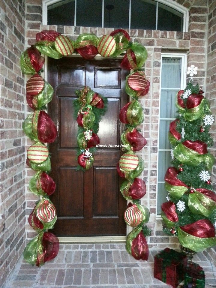 christmas outdoor entryway decorations Entryway Holiday entertaining decor, Unique christmas decorations