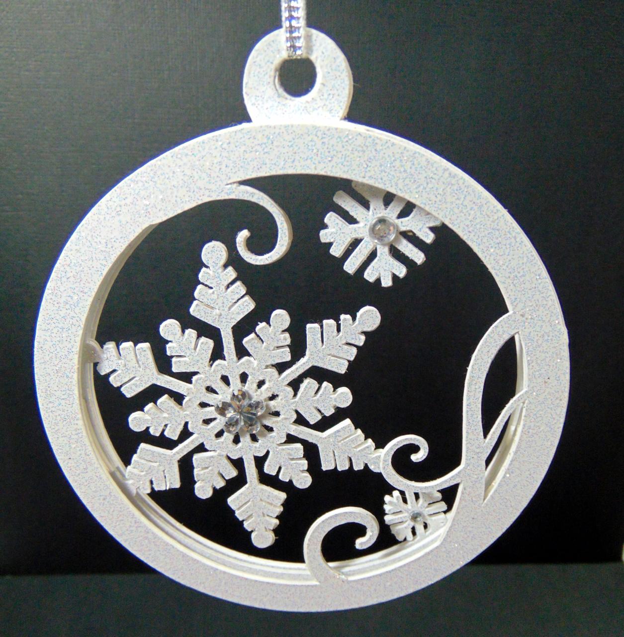 christmas ornament ideas cricut Christmas ornament I made using my Cricut Christmas ornaments to make