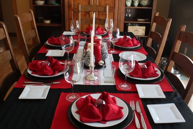 red and white christmas table decor Black and white and red table settings for Christmas Eve Feast