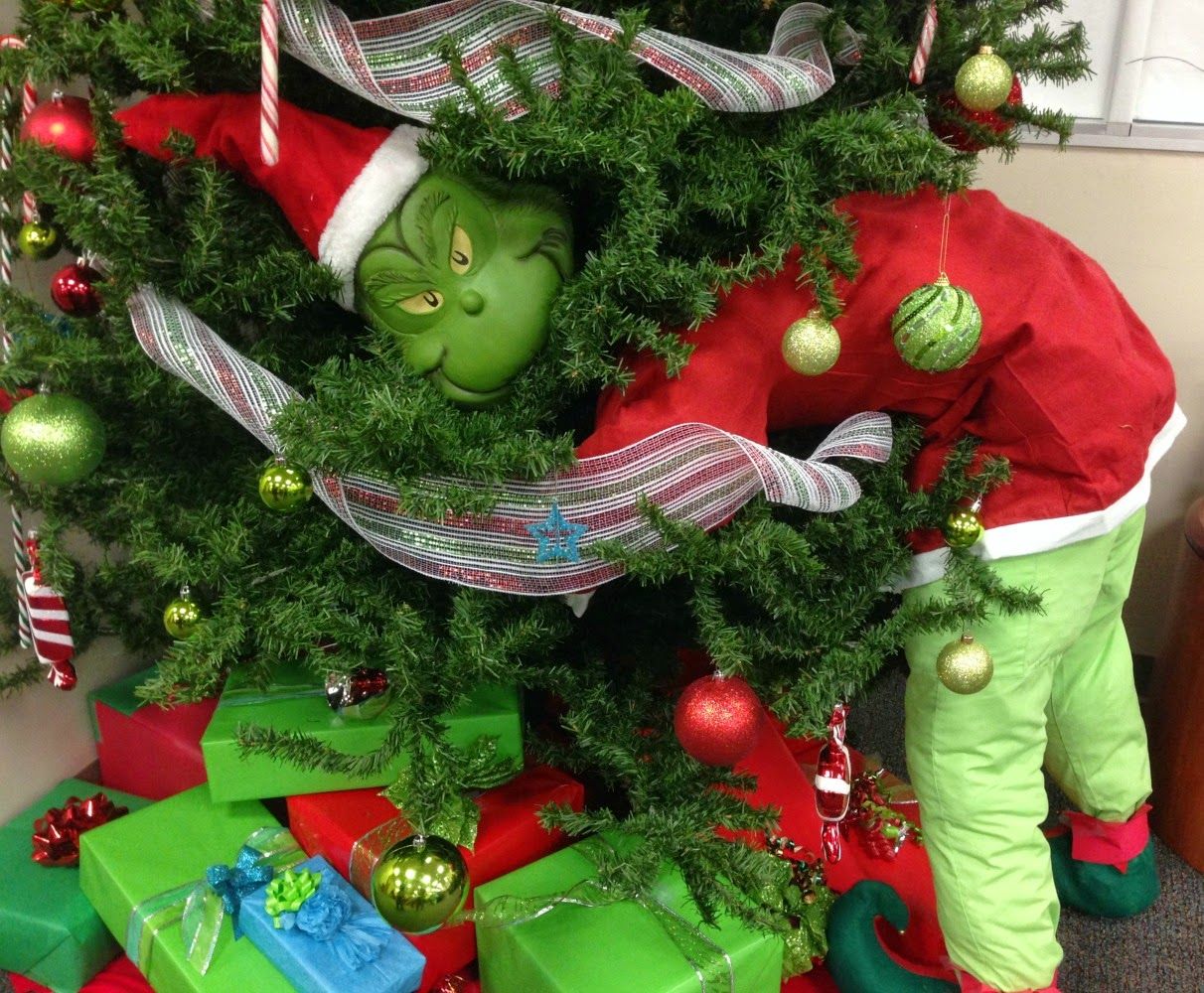 grinch decor for christmas tree DayDreamnWorld How The Grinch DIDN'T Spoil Christmas (With images