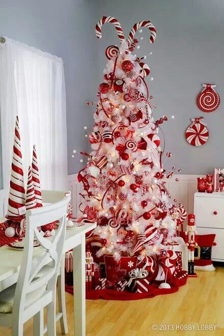 red and white christmas decor ideas 33 Cozy Red And White Christmas Décor Ideas DigsDigs