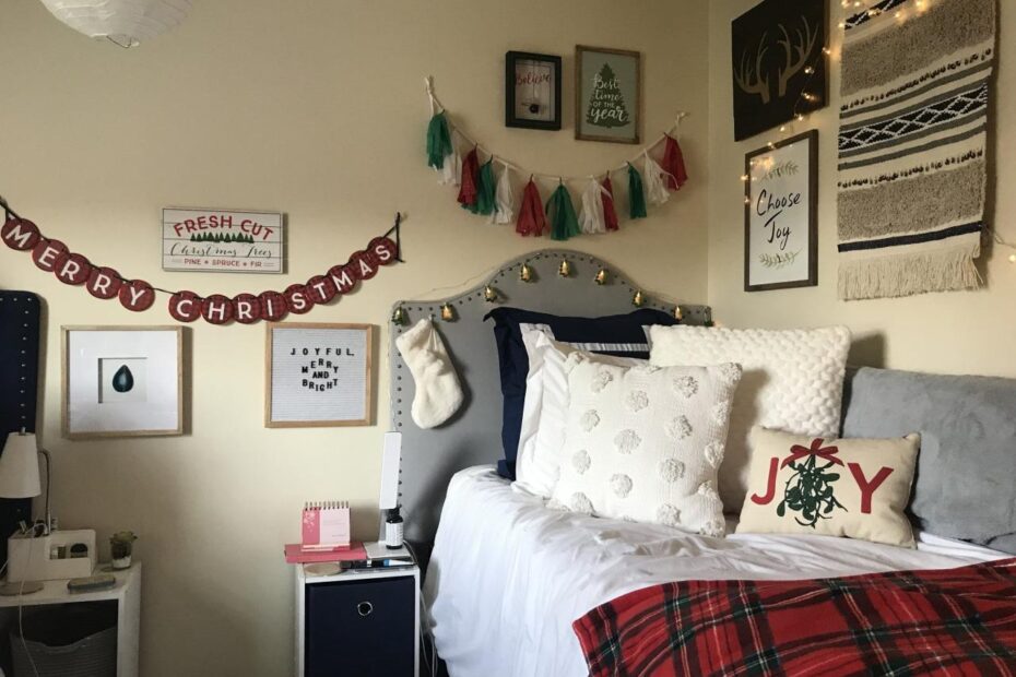 christmas decor for dorm room Christmas dorm decor Making Joy and Bliss IMG_2183.JPG Dorm room