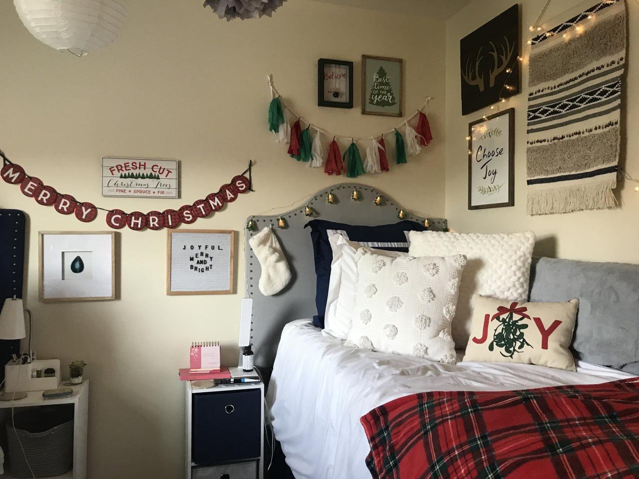 christmas decor for dorm room Christmas dorm decor Making Joy and Bliss IMG_2183.JPG Dorm room