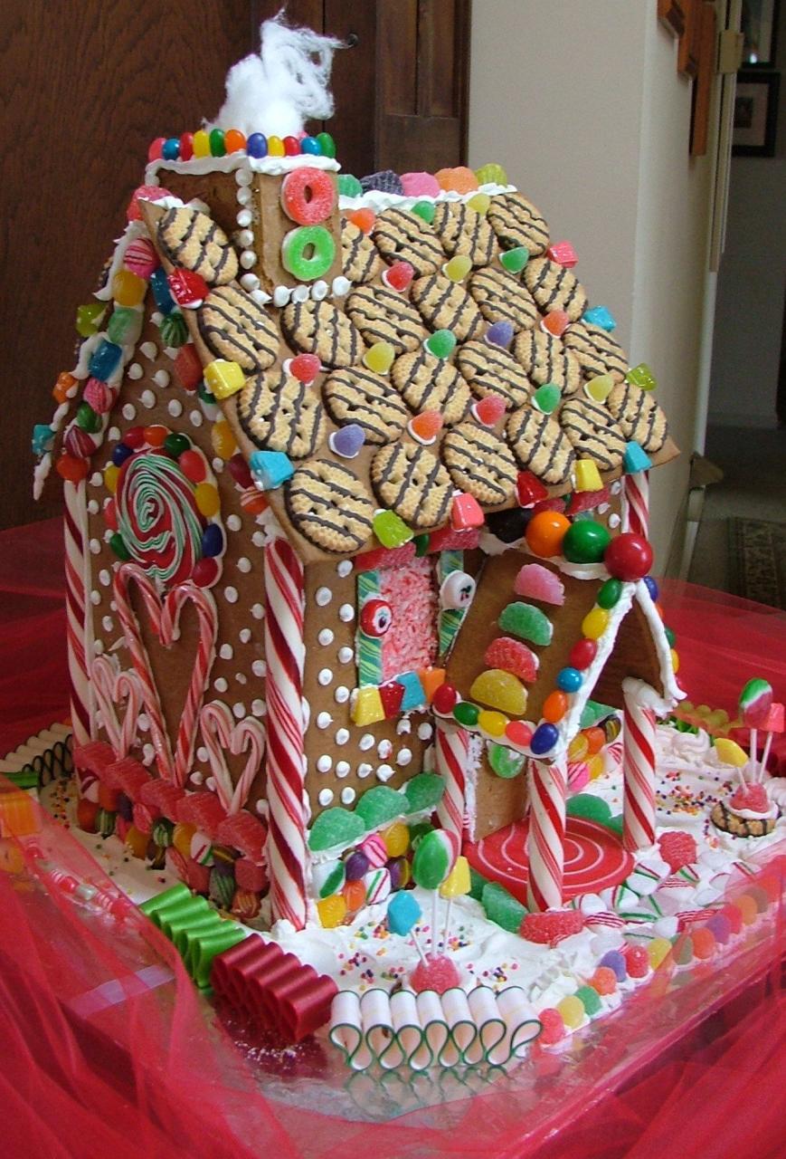 christmas gingerbread house decor Unique DIY Gingerbread House Ideas In Your Decor 10 Gingerbread house