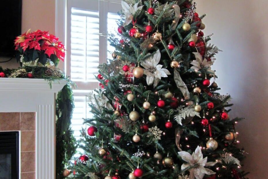 red christmas tree decor ideas 20++ Red Christmas Tree Decorating Ideas PIMPHOMEE