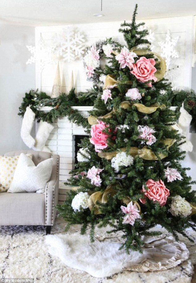 christmas tree decor with flowers Why you should be covering your Christmas tree with flowers this