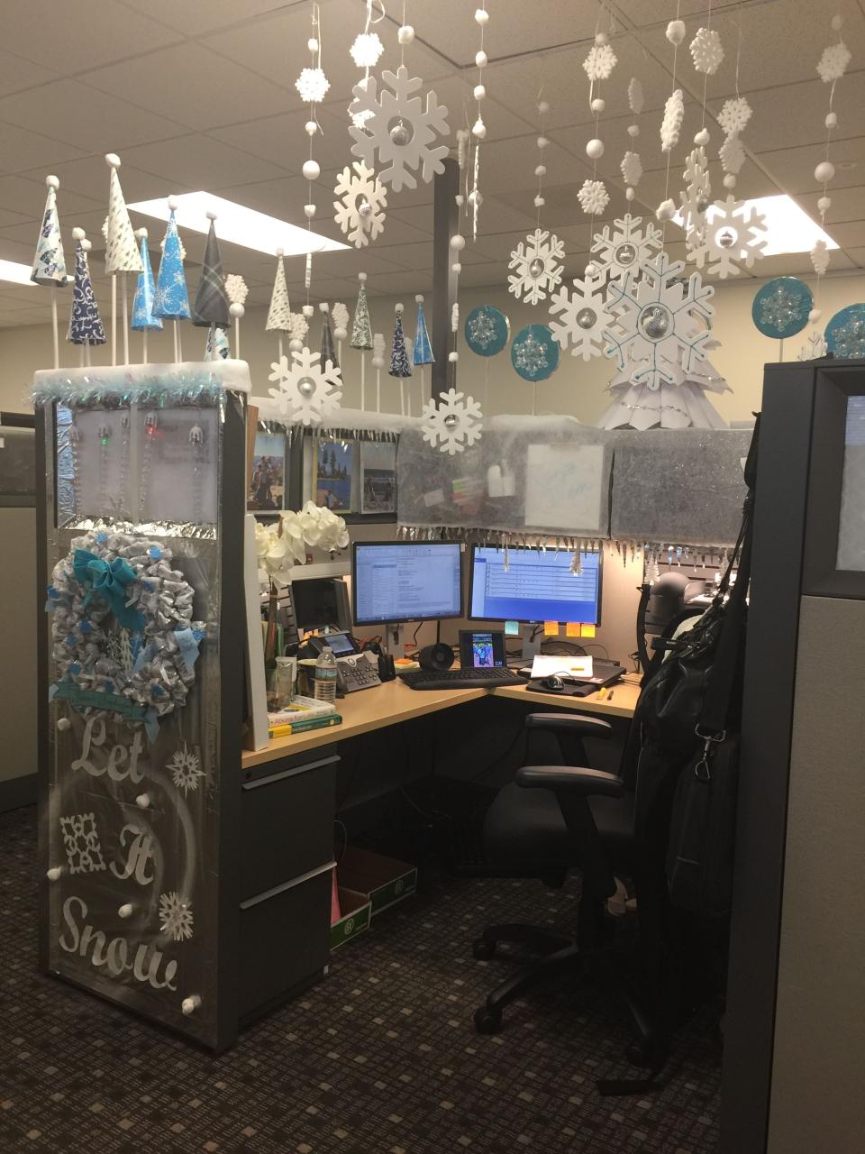 christmas office cubicle decor an office cubicle decorated for christmas with snowflakes hanging from