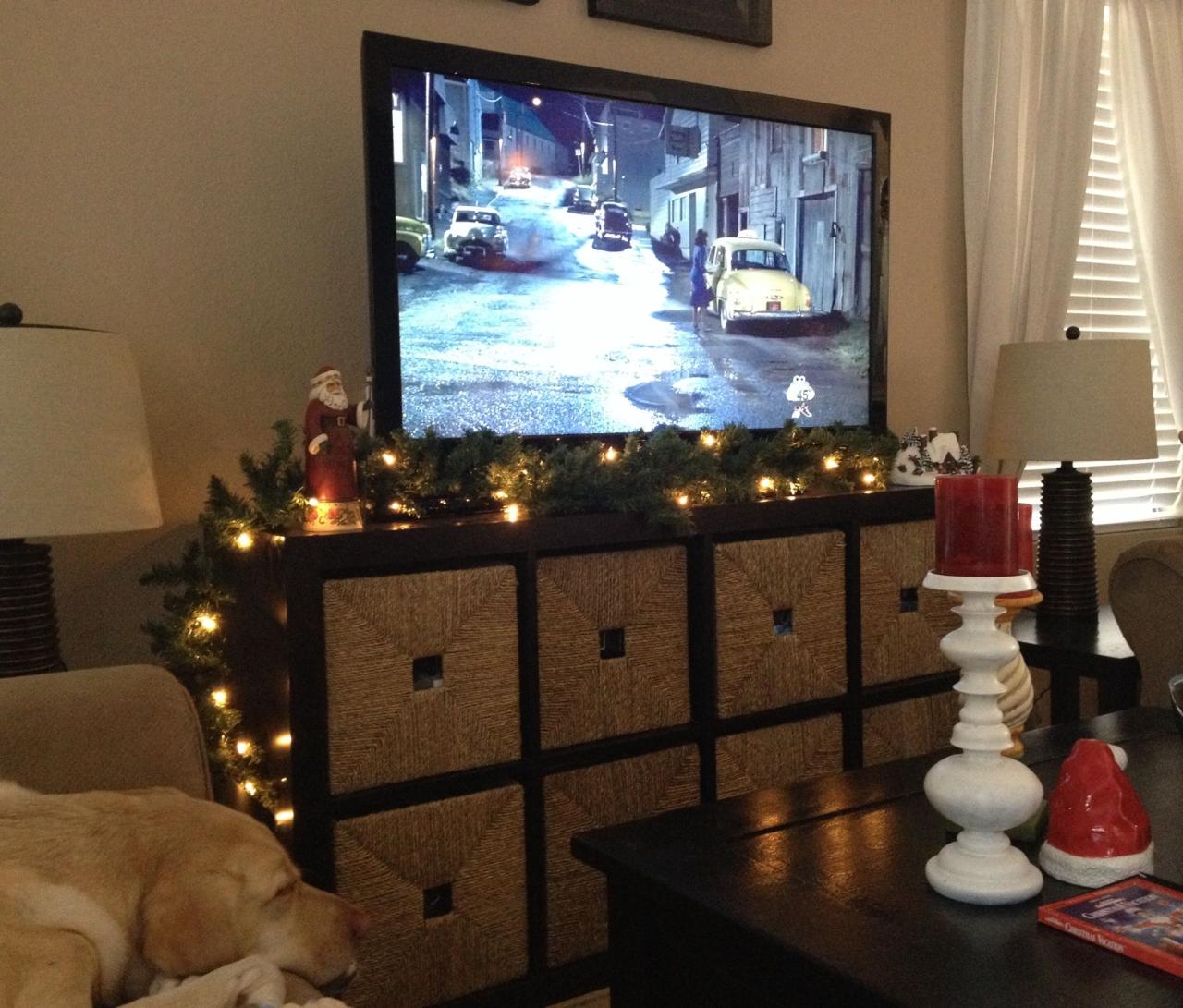 tv console christmas decor Don't have a fireplace to decorate with garland. I used our TV stand