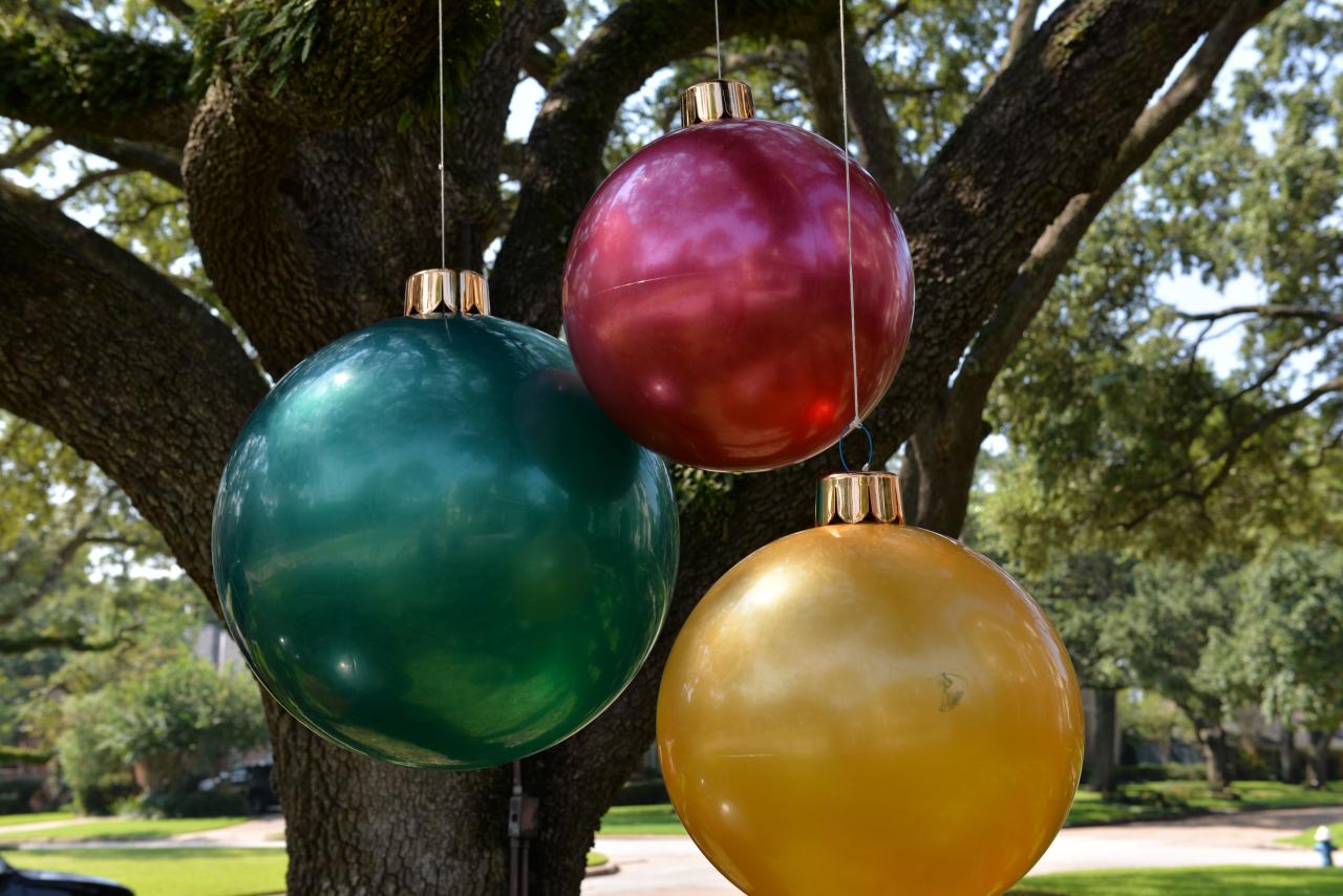 christmas decorations outdoor balls 10+ Outdoor Christmas Ball Decorations HomeDecorish