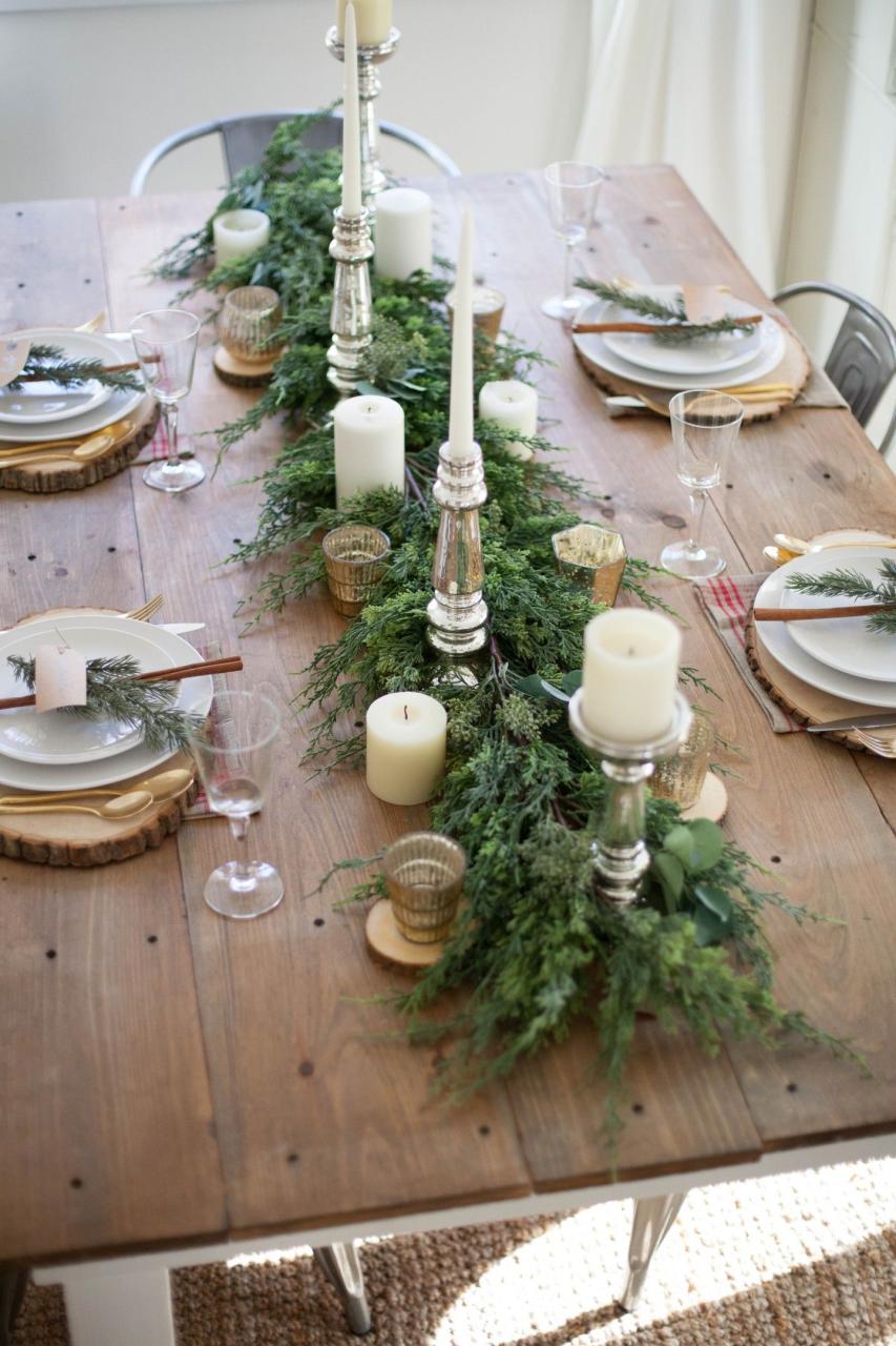 rustic christmas table decor Rustic Christmas Table Decorations