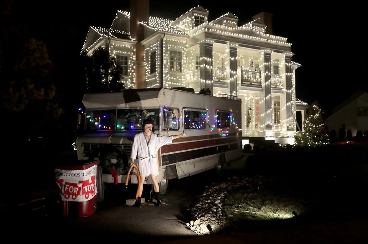 griswold christmas decorations outdoor Homeowner recreates Griswold's 'Christmas Vacation' light display