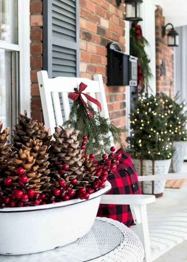 farmhouse front porch christmas decor Farmhouse Style Christmas Front Porches Decor and Design Ideas (2