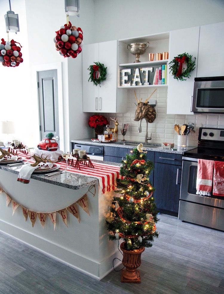 christmas decor small apartment 30+ Small Apartment Christmas Decorating Ideas HomeDecorish