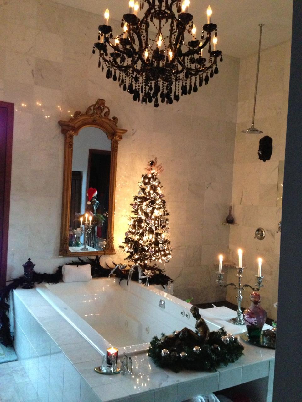 half bathroom christmas decor Christmas bathroom Christmas bathroom, Christmas bathroom decor