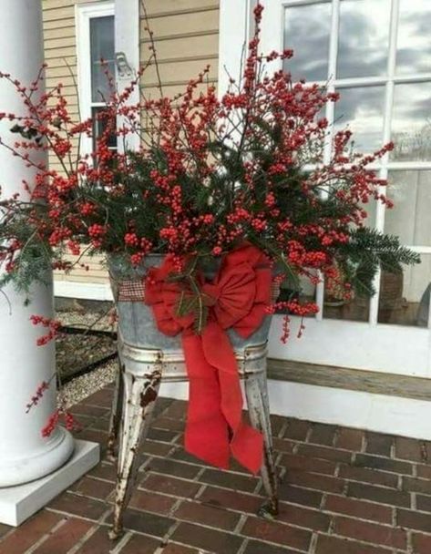 galvanized bucket christmas decor 49 The Use of Galvanized Buckets for Christmas celebration Christmas