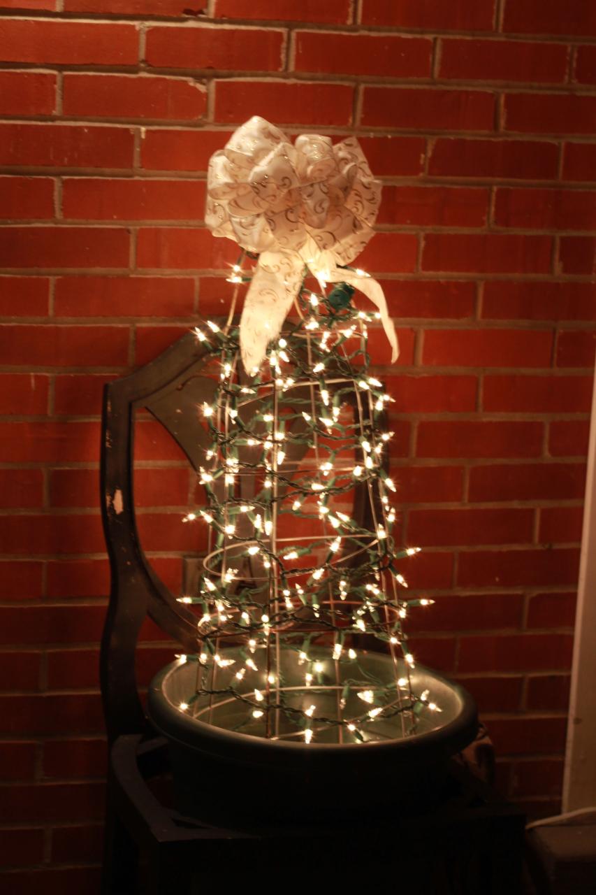 tomato cage christmas decor Tomato Cage Christmas Tree these would make great outdoor decorations