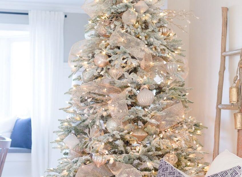 frosted christmas tree decor 20+ Frosted Christmas Tree Decorations The Urban Decor