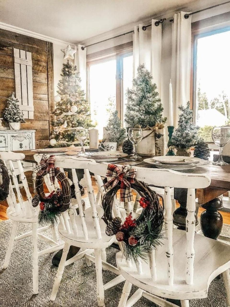 black and white farmhouse christmas decor Amazing Winter White Christmas Decor Ideas Farmhouse christmas decor