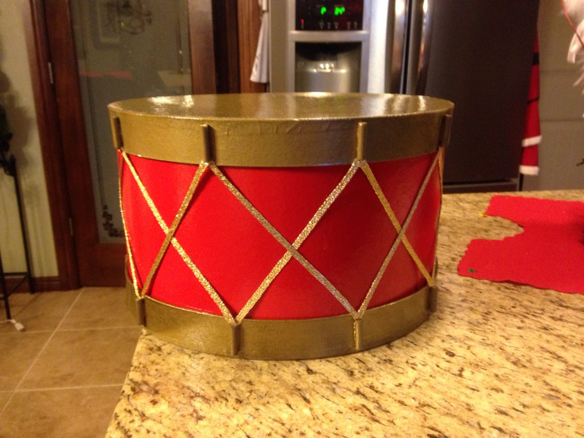 large christmas drum decor Christmas Drum made out of a hat box and two lids! Decoracion de