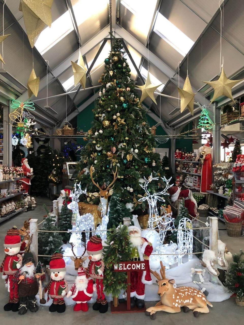 christmas decoration ideas for retail store Best Means Of Creating A Holiday Atmosphere With Christmas Store