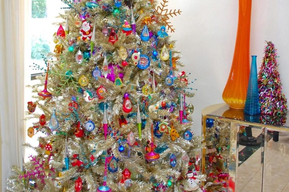 christmas tree decorating ideas vintage 20+ Old Fashioned Christmas Tree Decorating Ideas The Urban Decor