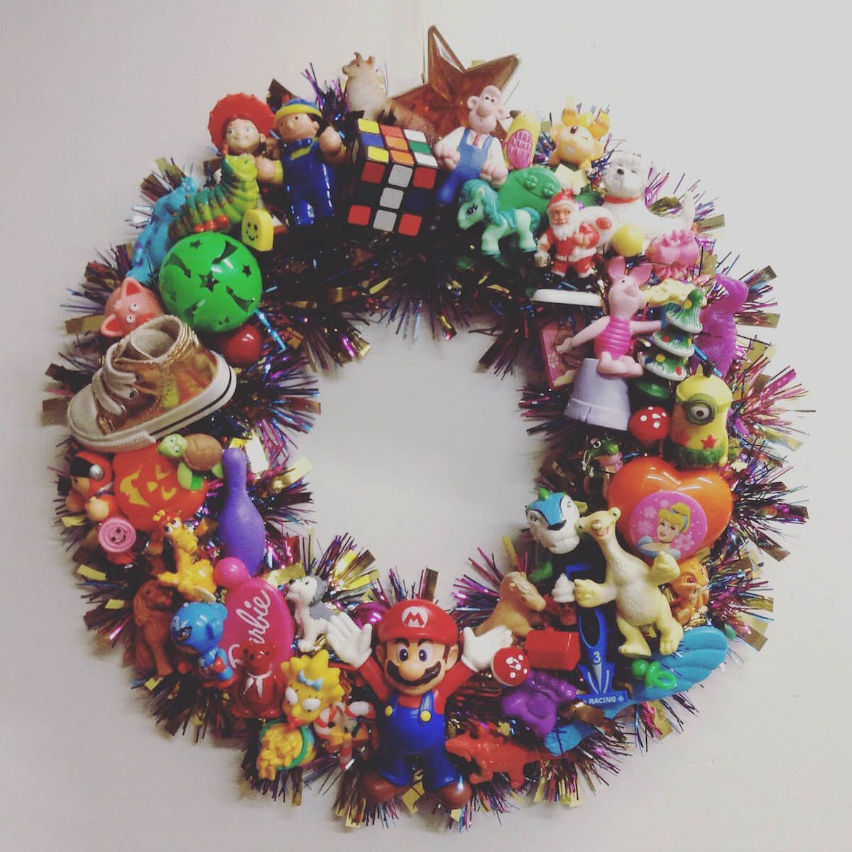 christmas decor diy recycled Recycled Christmas Wreath a Toy Memory Wreath (tiffany terry