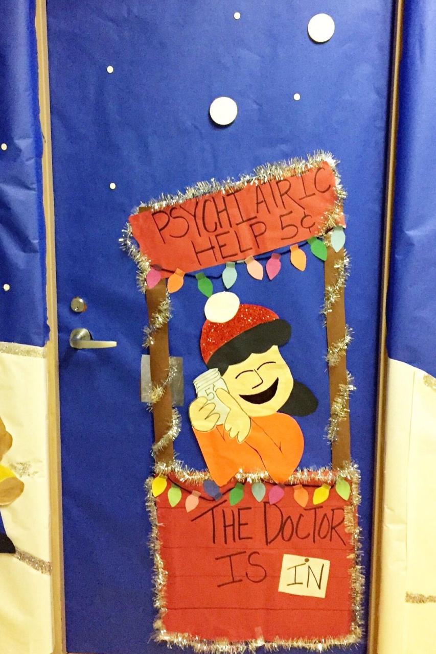 charlie brown christmas door decor Charlie Brown, Snoopy, Charlie Brown Door Decoration, Charlie Brown