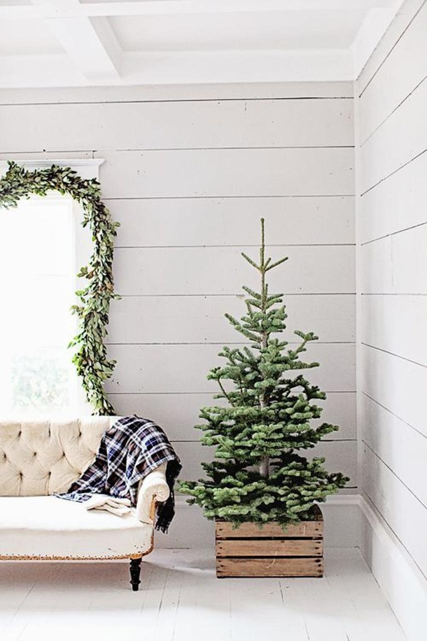 minimalist scandinavian christmas decor Minimalist Christmas Tree On A Budget 06 Scandinavian christmas