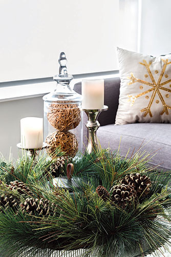 christmas decor for condo A Designer's Guide to Decorating your Condo for Christmas