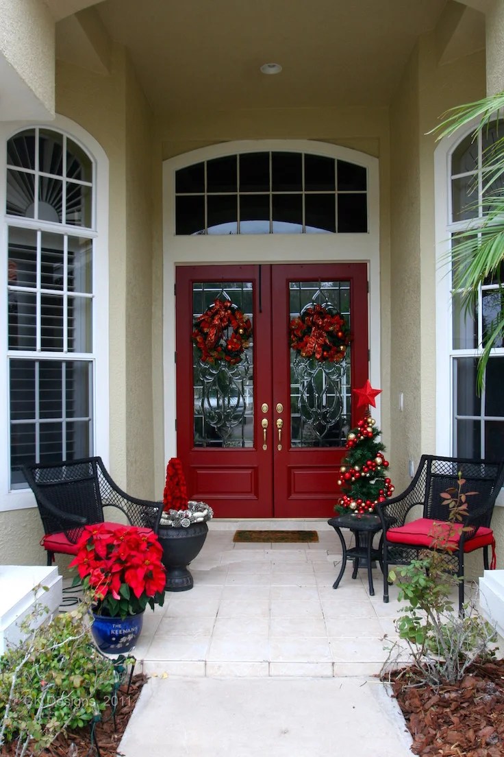 front step christmas decor 27 Front Door Christmas Decorating Ideas Feed Inspiration