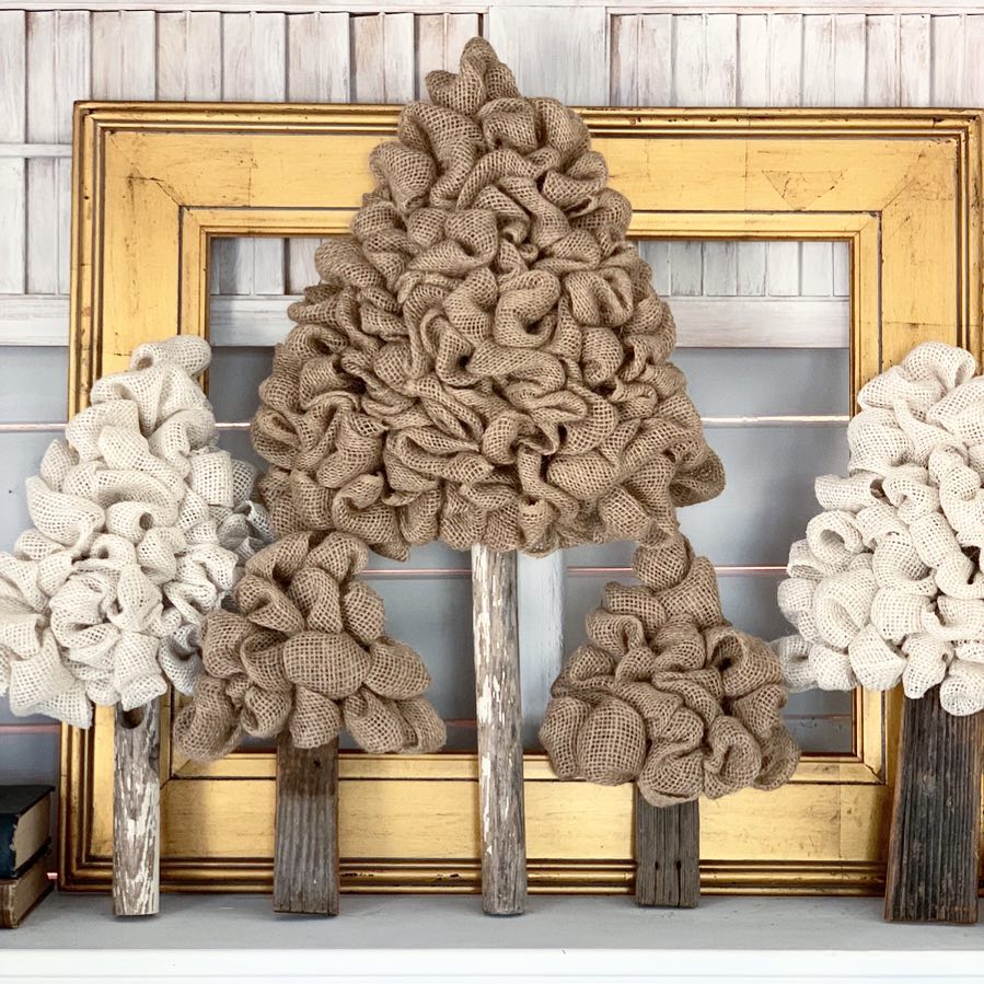 christmas tree burlap decor 60 Burlap Christmas Decorations To Bring in that Rustic Christmas Vibe