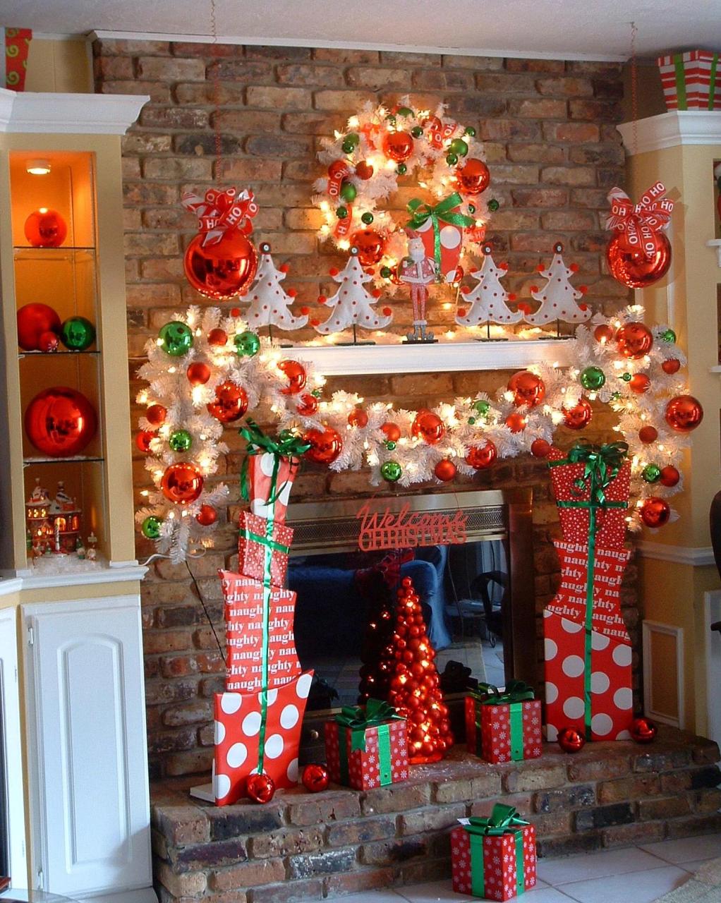 christmas mantel decorating ideas 20 Christmas Mantel Decorations Ideas for This Year