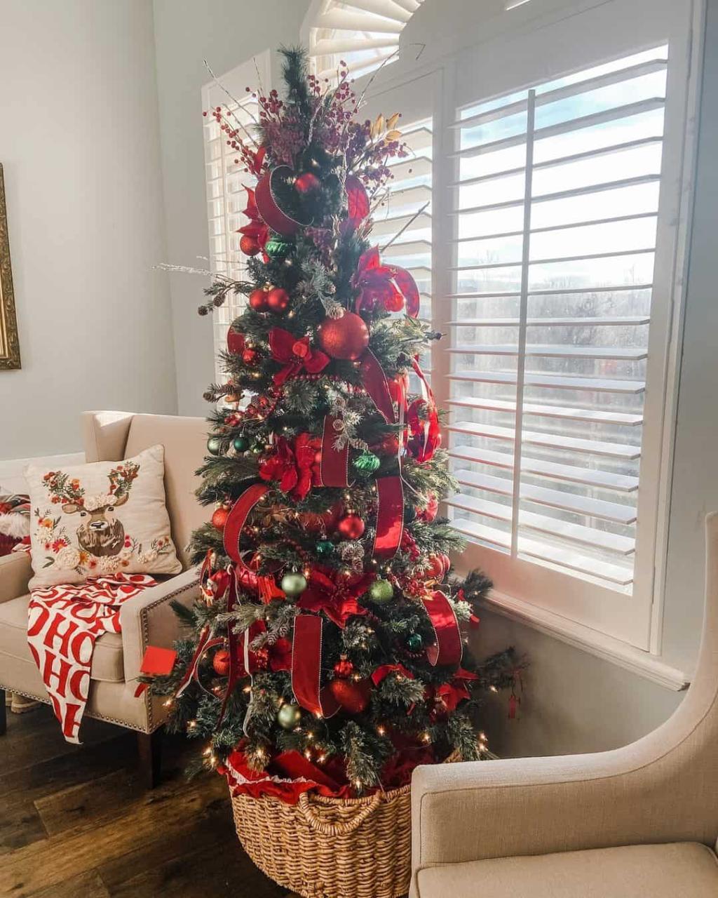 red christmas tree decor ideas Christmas Tree with Red Décor Soul & Lane