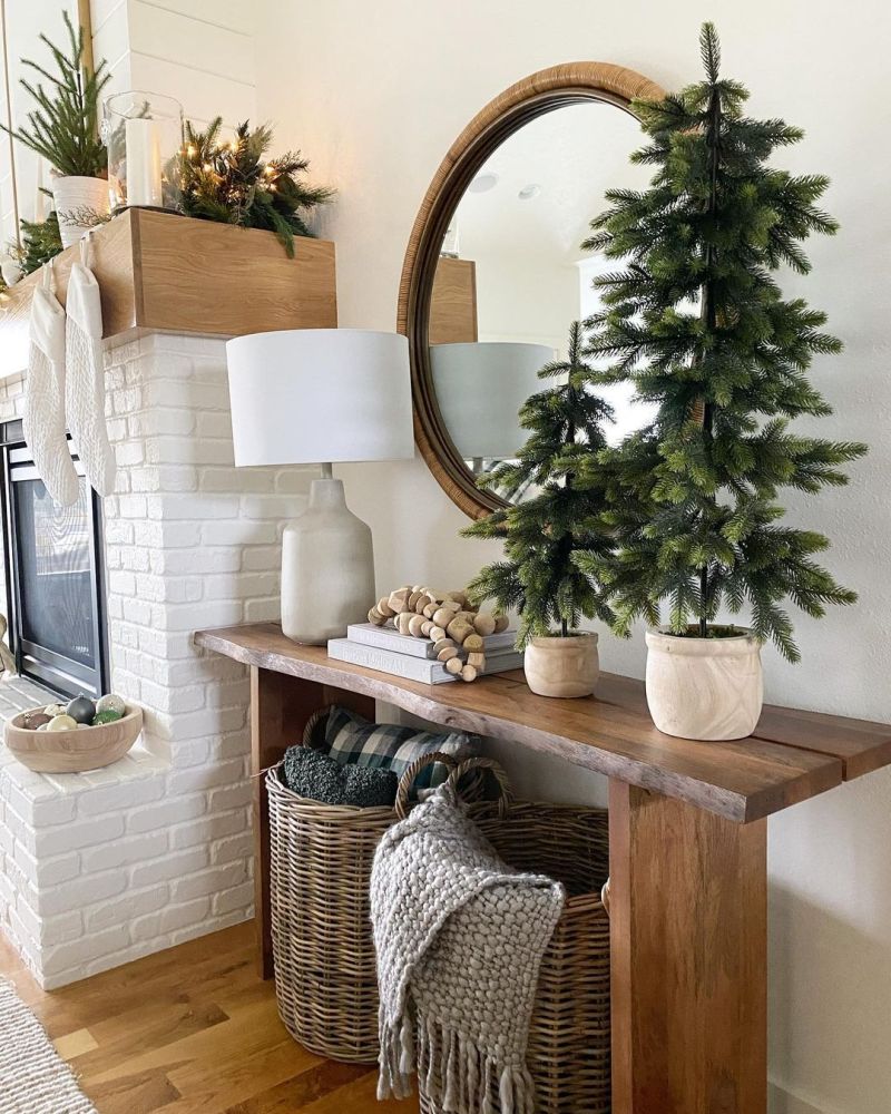 christmas entry way decor Impressive Christmas Entryway Decoration Ideas for 2020