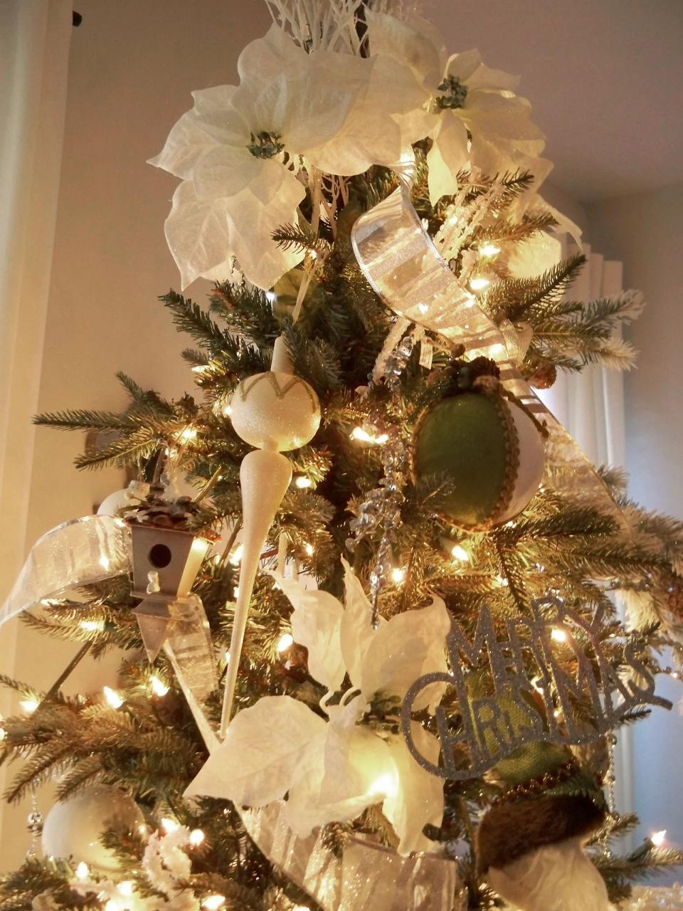 classy christmas tree decor 45 Classy Christmas Tree Decorations Ideas Decoration Love