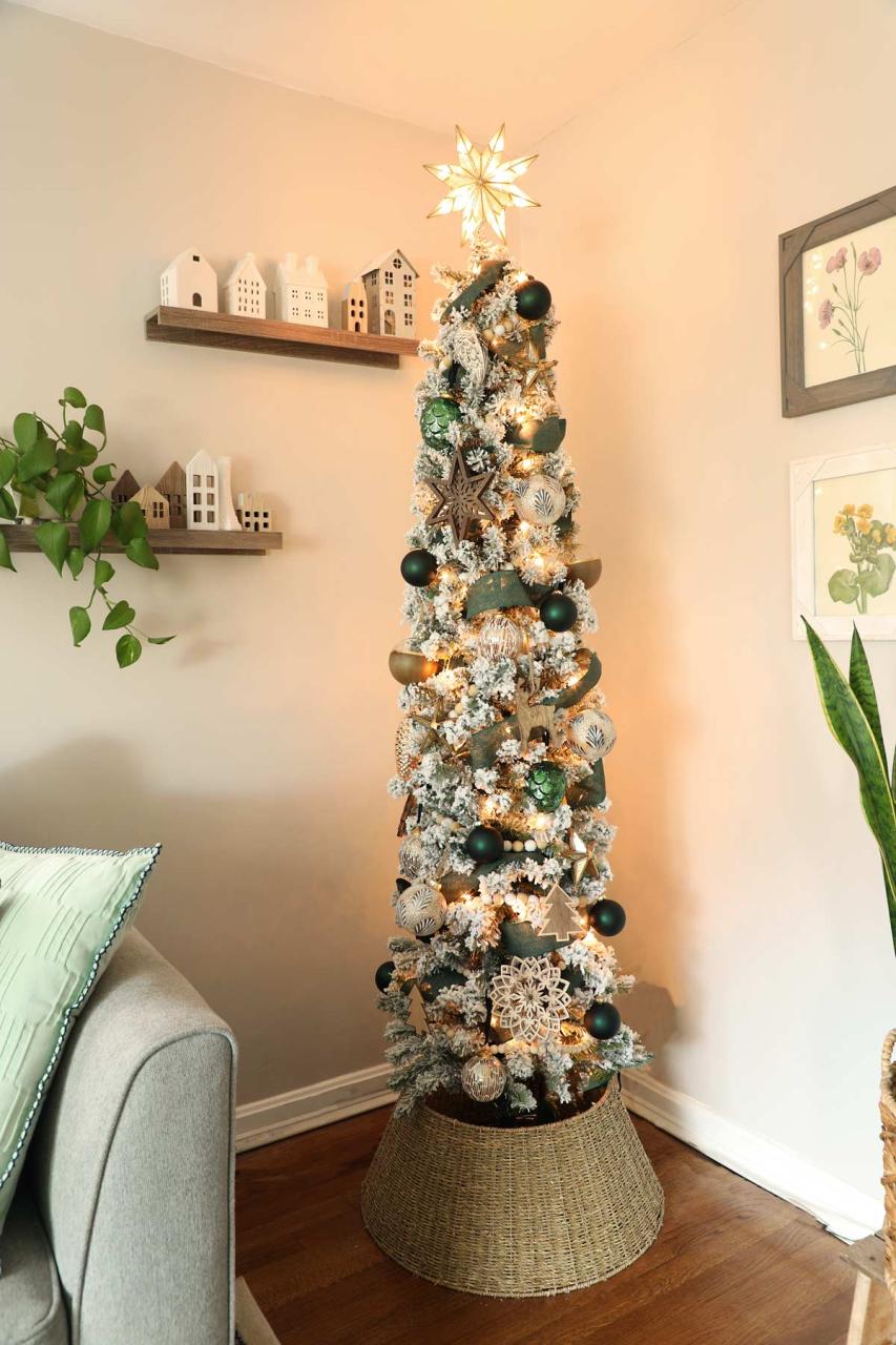 emerald green and gold christmas decor Green Christmas Tree Weekend Craft