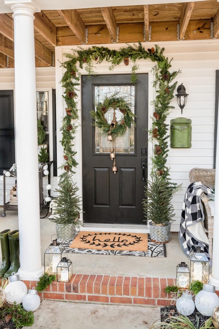 farmhouse front porch christmas decor Farmhouse Christmas Porch Tips for Creating a Beautiful and Affordable