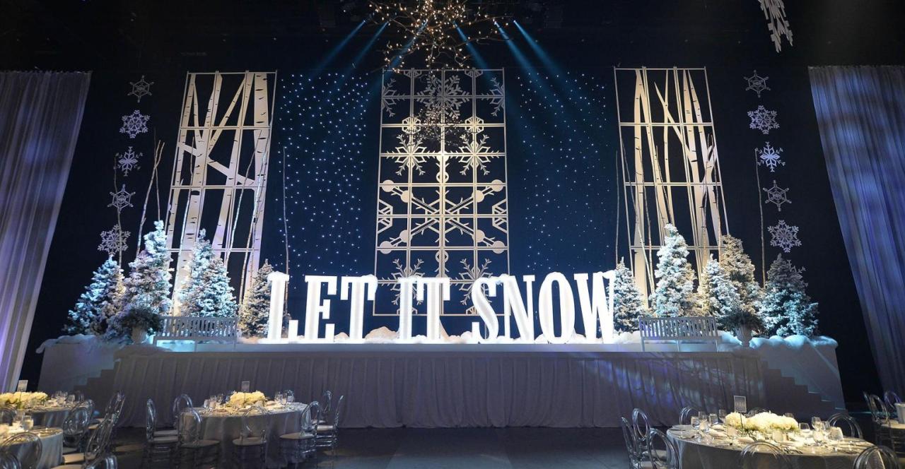 christmas stage decor ideas 11 Christmas Stage Design Ideas to Spark Up Your Holiday Event Red