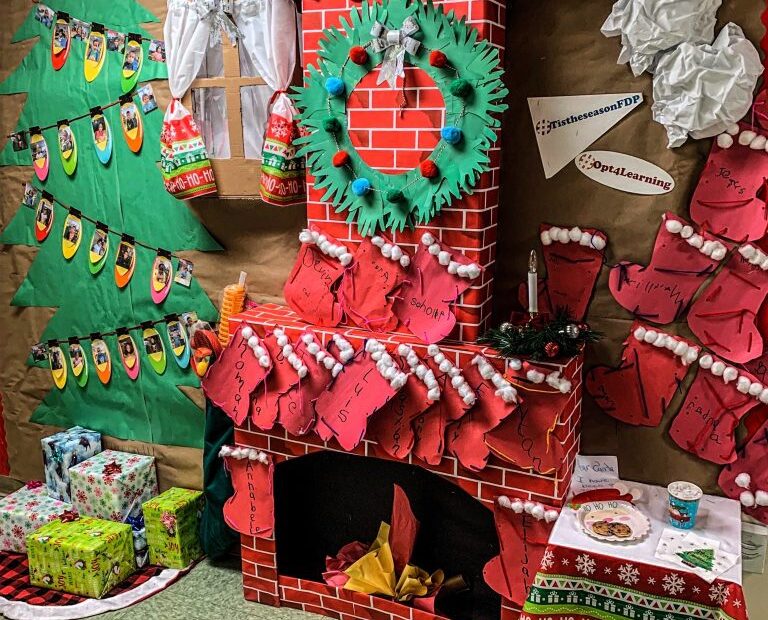 christmas decor ideas for classroom Christmas Classroom Decoration Ideas.