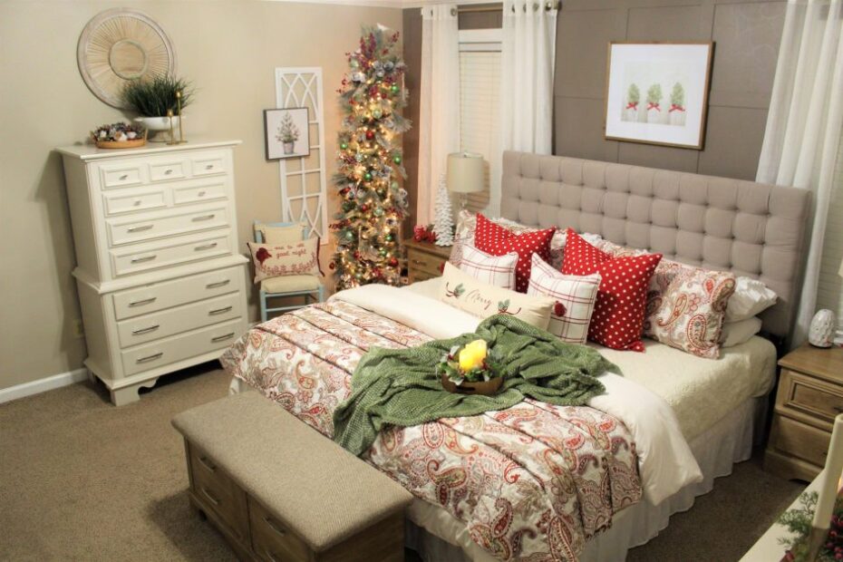 master bedroom christmas decor CHRISTMAS IN THE MASTER BEDROOM ‣ Decorate with Tip and More