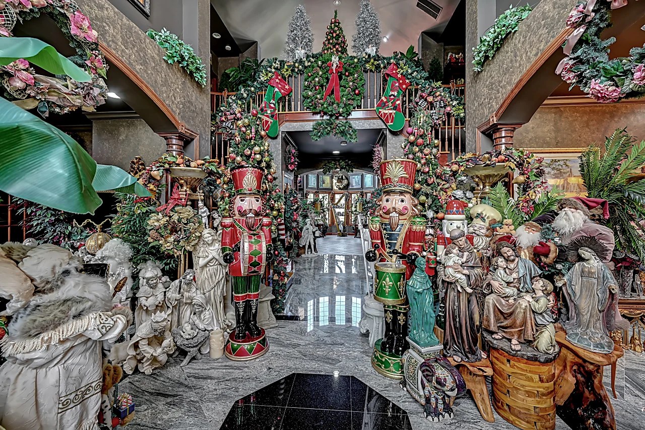 christmas decor of nj Christmas Comes Early and Stays Yearround Inside This New Jersey Home