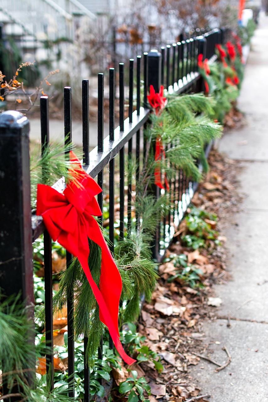 fence decor for christmas Christmas Decor Outdoors & A Giveaway! It All Started With Paint