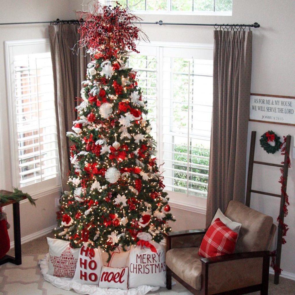 red and white christmas decor ideas Top 12 beautiful Christmas tree decorations Gazzed