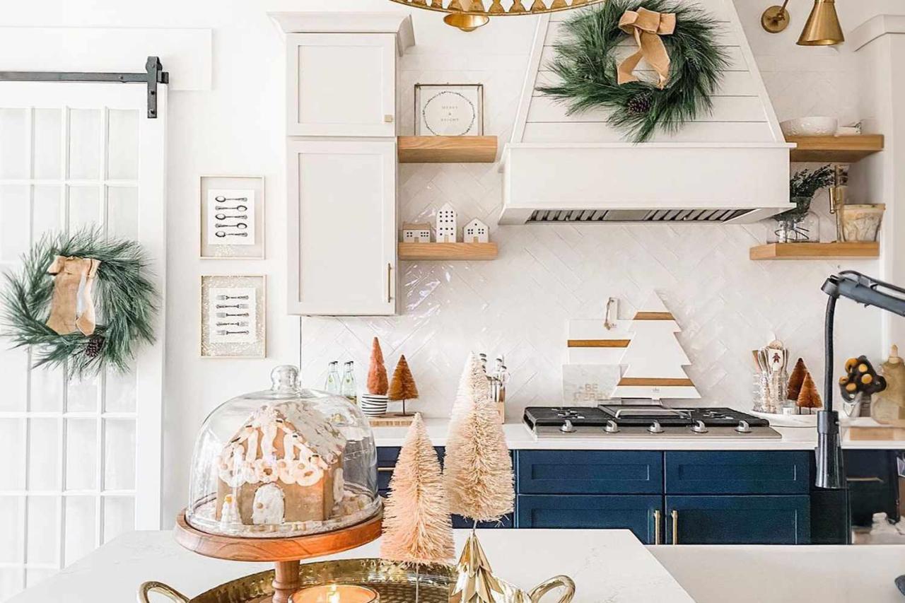 christmas decoration ideas for kitchen 38 Christmas Kitchen Decor Ideas For Extra Holiday Cheer While Cooking