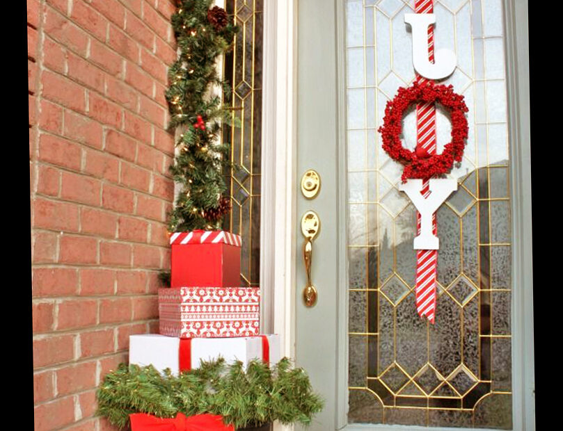 front step christmas decor Christmas Front Door Porch Decorations Ellecrafts