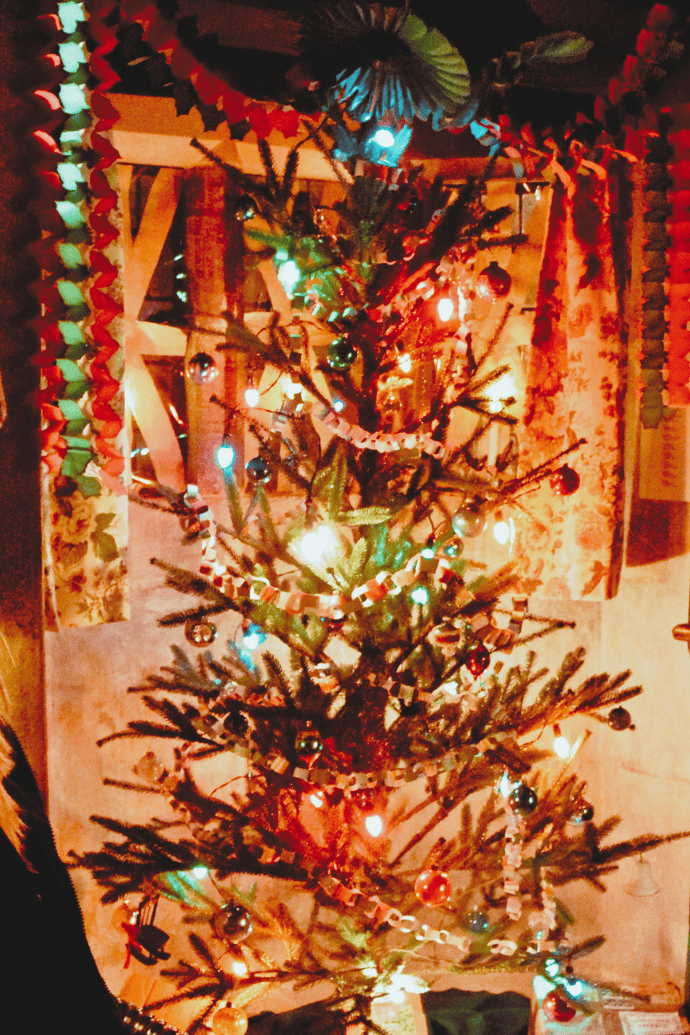 christmas tree decorating ideas vintage Vintage Christmas Tree Ideas For A Vibrant, Colorful Retro Look