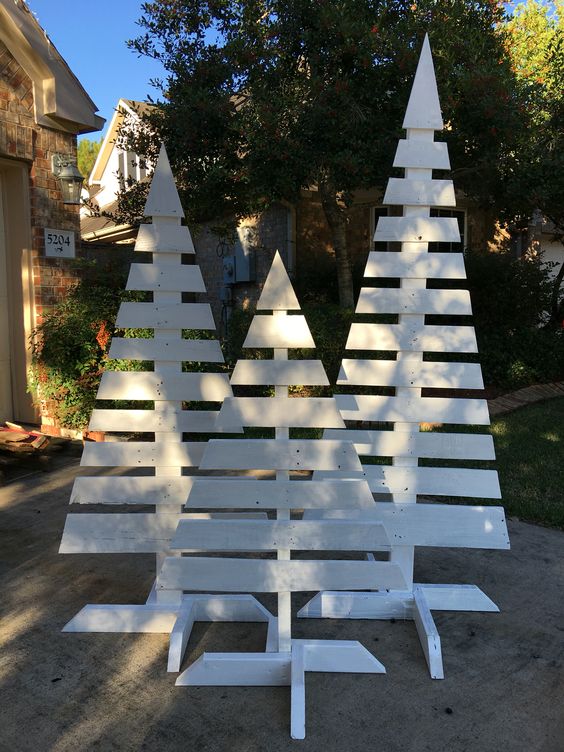 wooden outdoor christmas decor 40+ Top Modern Wooden Christmas Trees For Backyard » EcstasyCoffee