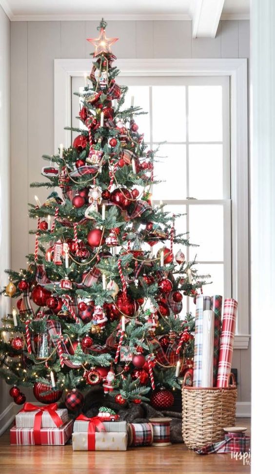 christmas tree decorating ideas vintage 49 Beautiful Vintage Christmas Tree Ideas DigsDigs