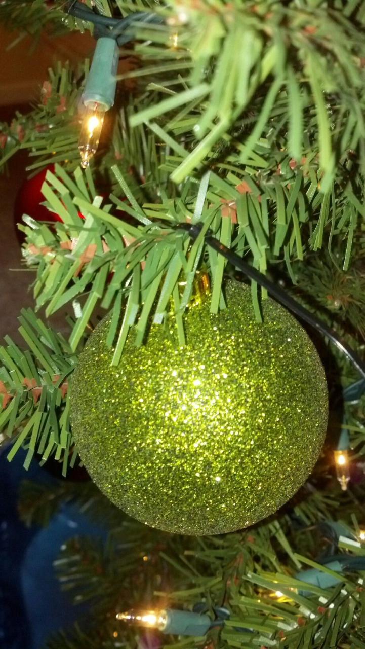 christmas ornament zip tie Zip tie ornaments to tree...toddler proof! Christmas Ideas, Christmas